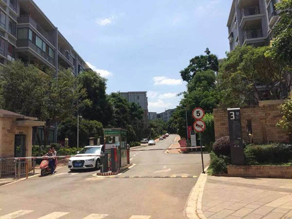 呈貢市政府小區白龍潭淏（hào）園地暖工程